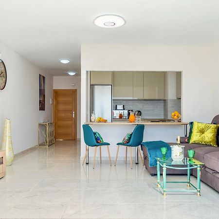 Esmeralda. Lovely And New Apartment Right By The Ocean! 칼라오살바헤 외부 사진