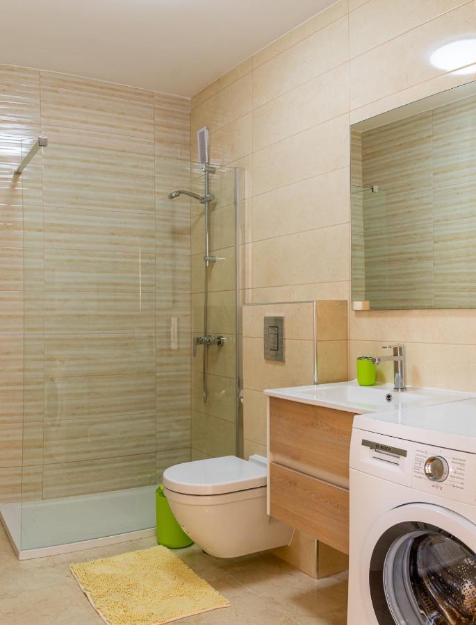 Esmeralda. Lovely And New Apartment Right By The Ocean! 칼라오살바헤 외부 사진