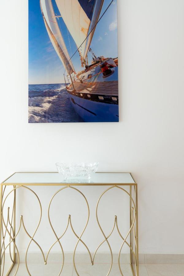 Esmeralda. Lovely And New Apartment Right By The Ocean! 칼라오살바헤 외부 사진
