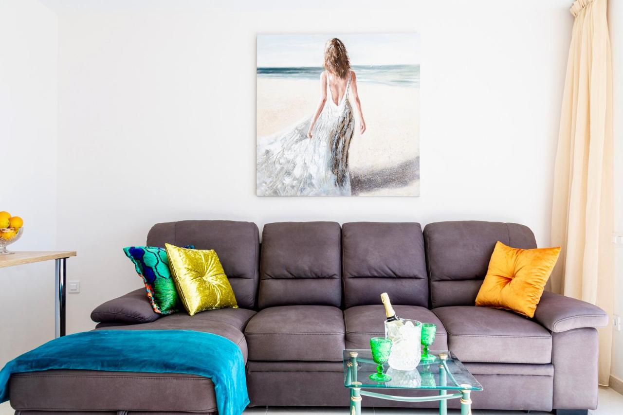 Esmeralda. Lovely And New Apartment Right By The Ocean! 칼라오살바헤 외부 사진