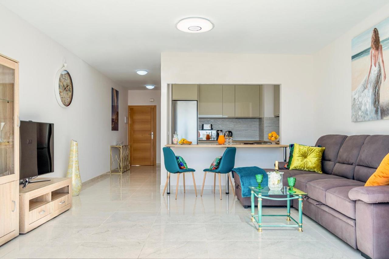 Esmeralda. Lovely And New Apartment Right By The Ocean! 칼라오살바헤 외부 사진
